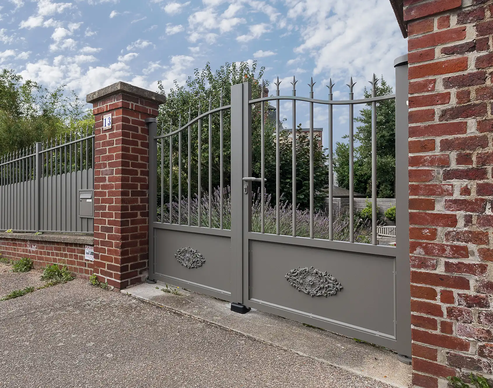 Portail battant aluminium Josselin - Kostum
