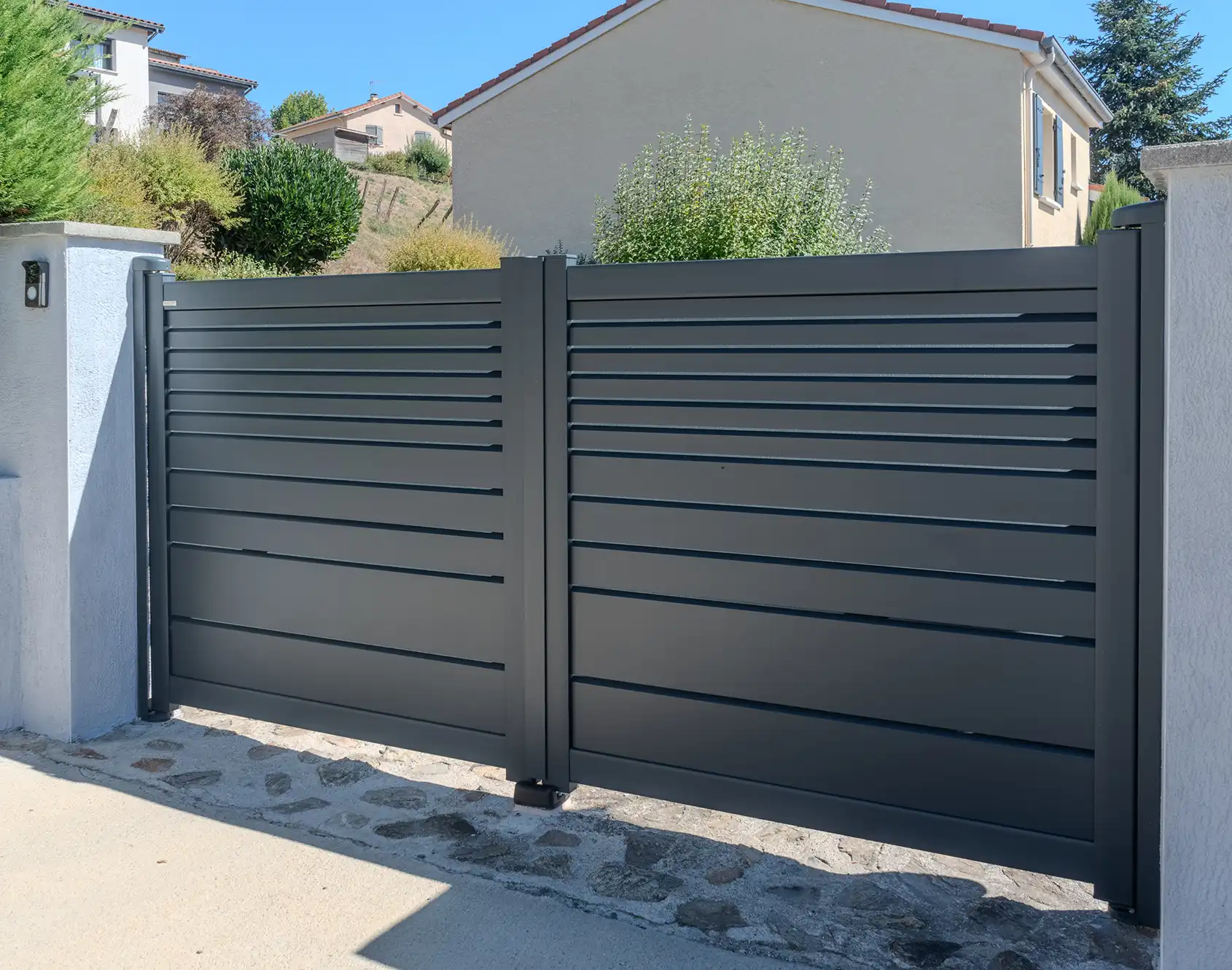 Portail battant aluminium Hed - Kostum
