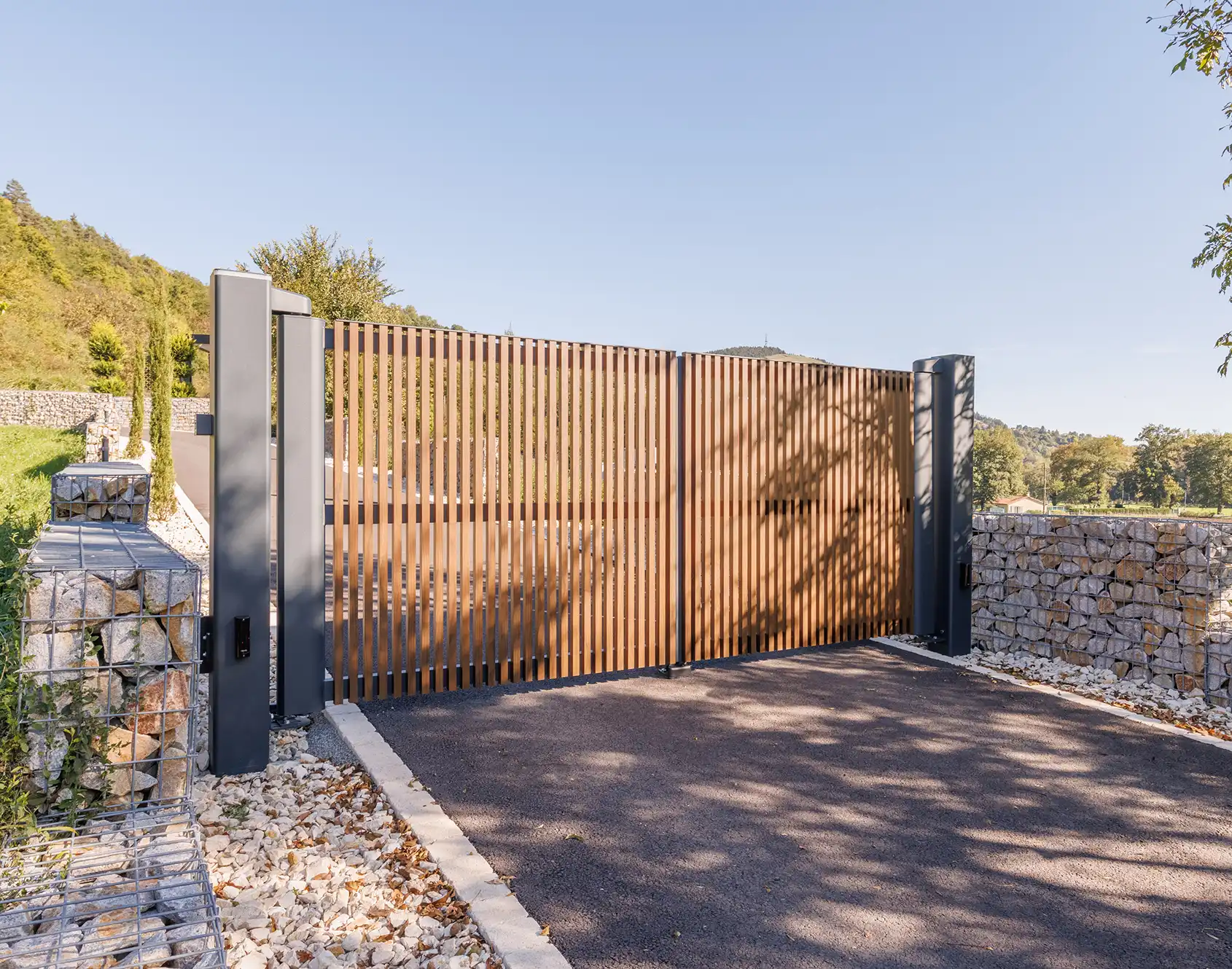 Portail battant aluminium Ganit - Kostum