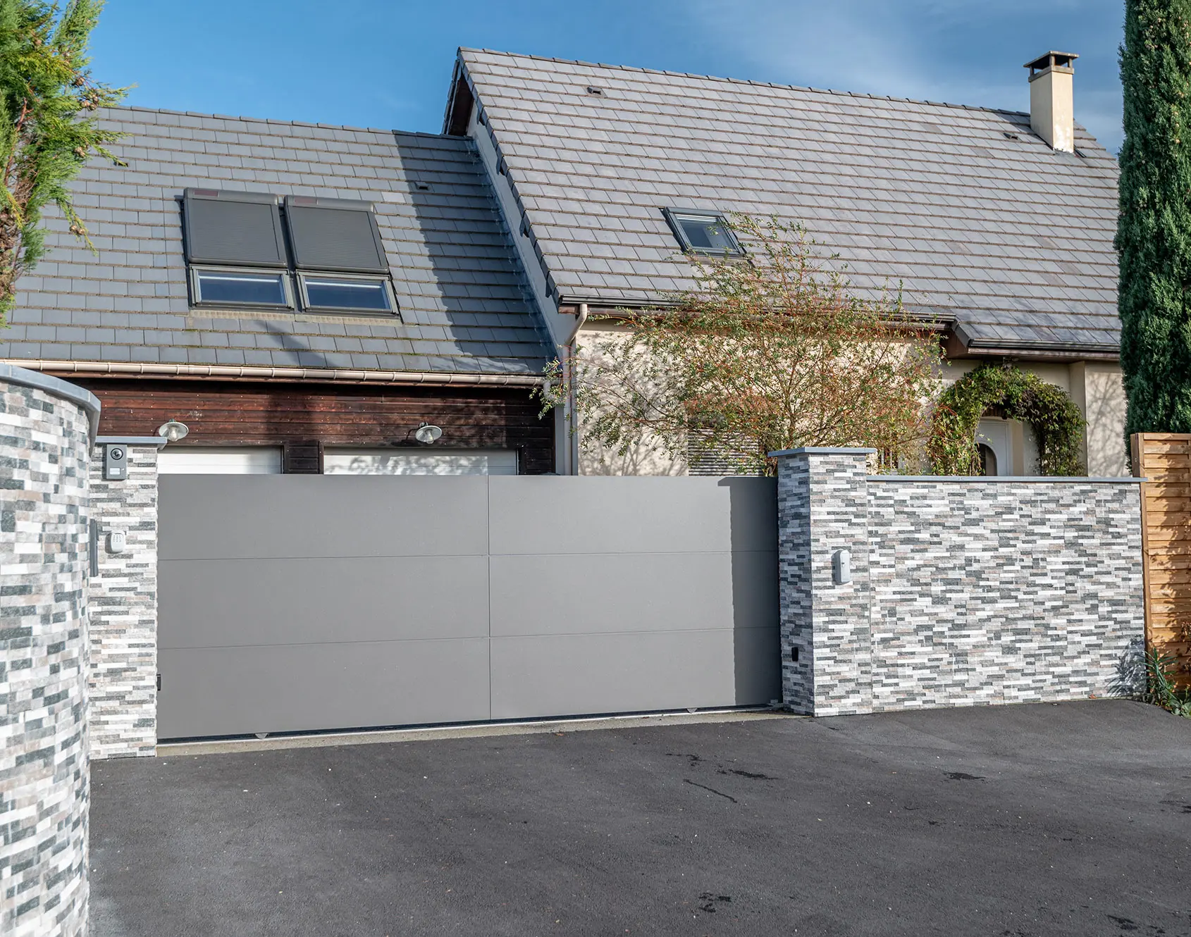 Portail battant aluminium Klavel - Kostum