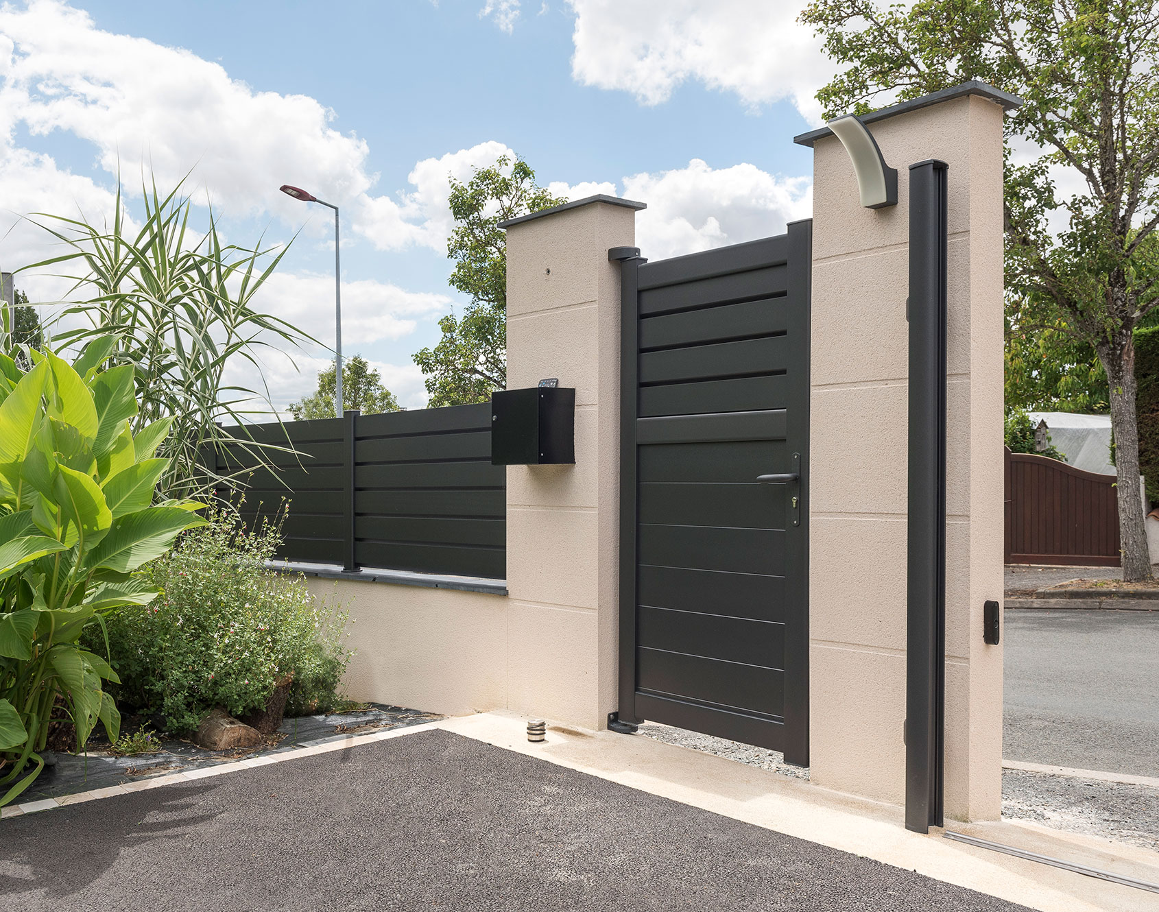 Portillon en aluminium par Kostum